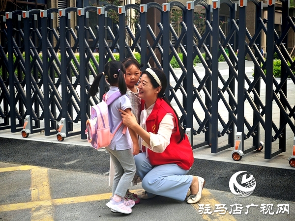 【育見(jiàn)新力量】平輿縣第四幼兒園副園長(zhǎng)張春煥：28年幼教堅(jiān)守 以愛(ài)與奉獻(xiàn)點(diǎn)亮童心