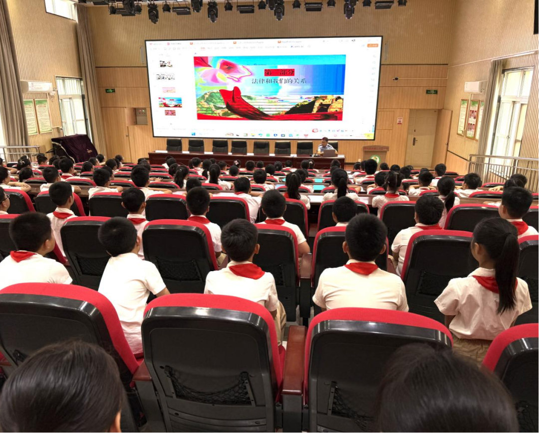 駐馬店市第三十三小學(xué)開展法治教育講座：法治進校園 安全伴成長