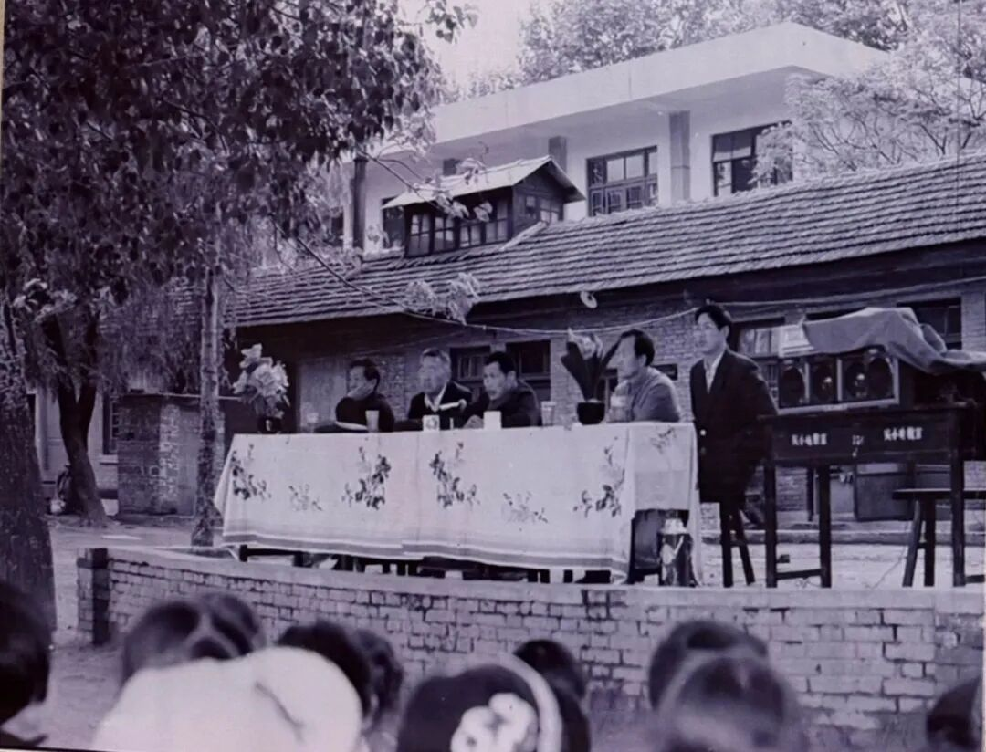  “六秩育幸福 桃李競(jìng)芬芳”——喜迎駐馬店實(shí)驗(yàn)小學(xué)建校60周年