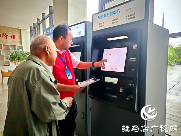 平輿縣政務服務大廳：“紅馬甲”飄動處 政務服務暖人心