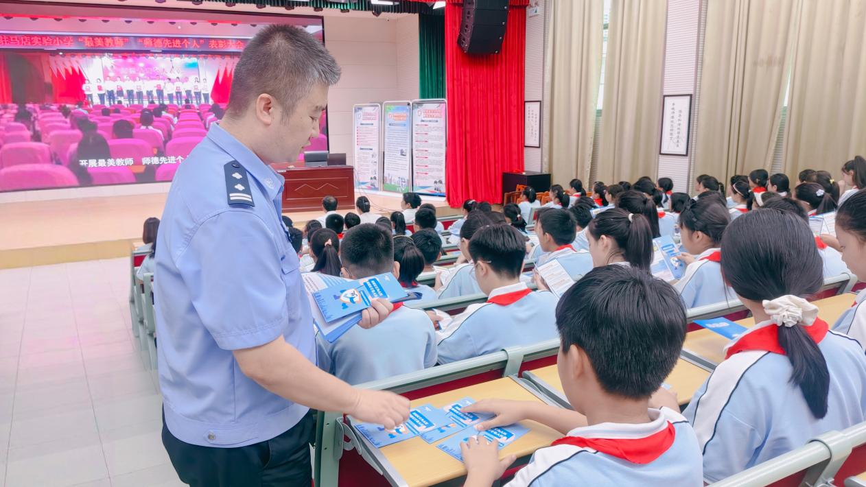 驛城網警走進校園 攜手“小網友”共筑清朗網絡空間