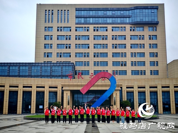 平輿縣政務服務大廳：“紅馬甲”飄動處 政務服務暖人心