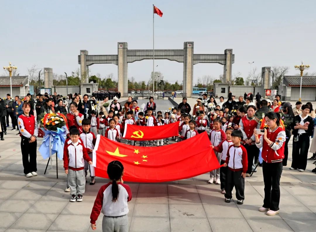 線上展｜銘記烽火鑄忠魂 藝韻傳薪頌英雄——駐馬店市紀(jì)念抗戰(zhàn)勝利80周年、楊靖宇將軍誕辰120周年美術(shù)書法攝影藝術(shù)展（五）