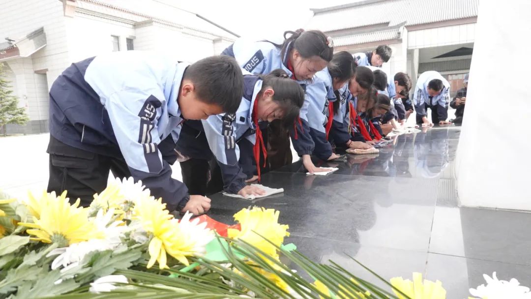 線上展｜銘記烽火鑄忠魂 藝韻傳薪頌英雄——駐馬店市紀(jì)念抗戰(zhàn)勝利80周年、楊靖宇將軍誕辰120周年美術(shù)書法攝影藝術(shù)展（五）