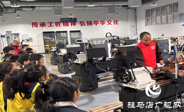  聚焦科普制造 感受科技魅力---- 第三十三小學(xué)參觀黃淮學(xué)院工程技術(shù)中心研學(xué)活動(dòng)