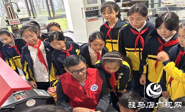  聚焦科普制造 感受科技魅力---- 第三十三小學(xué)參觀黃淮學(xué)院工程技術(shù)中心研學(xué)活動(dòng)