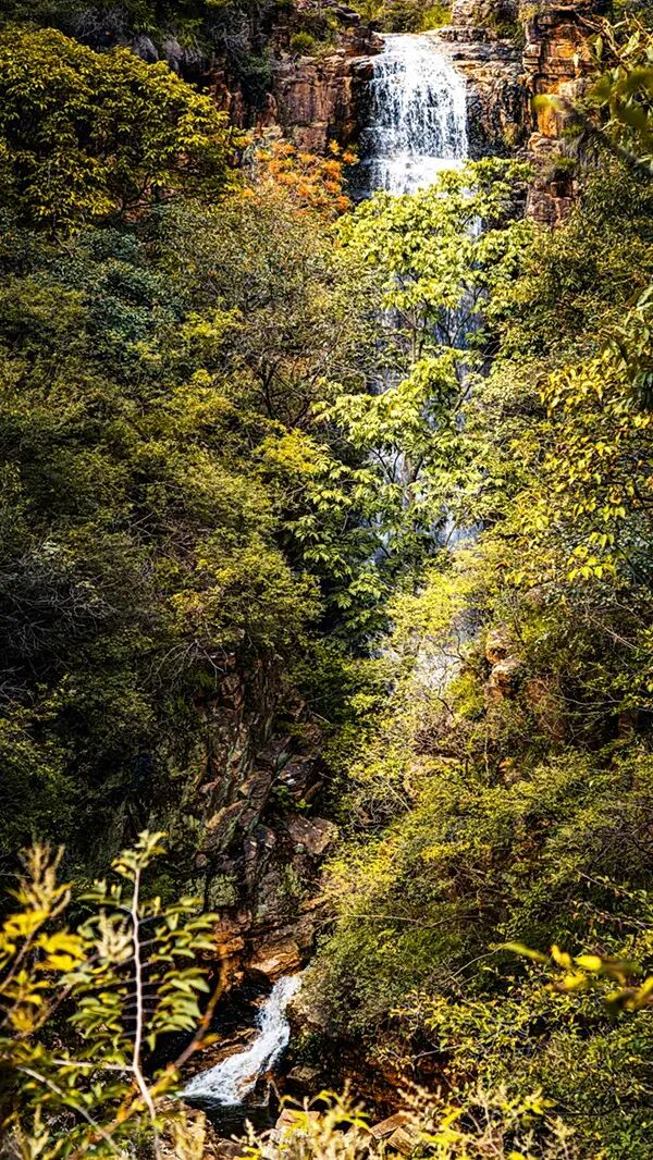 秋日秘境—駐馬店紅石崖竟藏著一道飛瀑流泉的仙境！