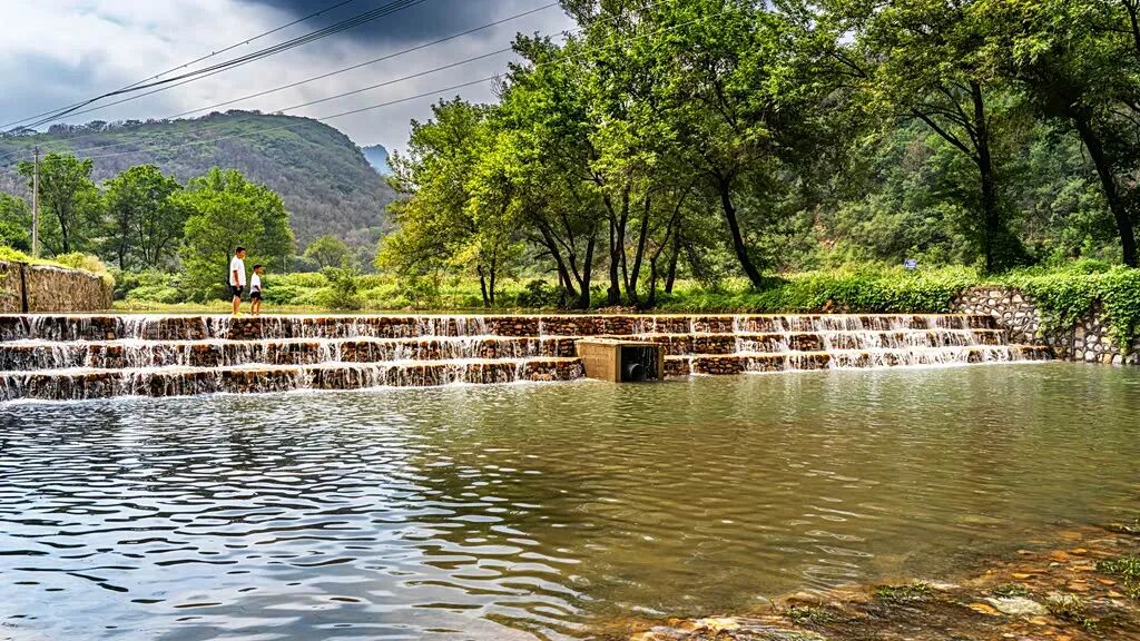 秋日秘境—駐馬店紅石崖竟藏著一道飛瀑流泉的仙境！