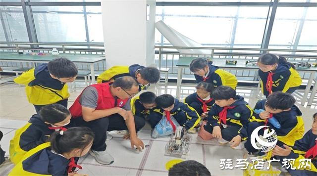  聚焦科普制造 感受科技魅力---- 第三十三小學(xué)參觀黃淮學(xué)院工程技術(shù)中心研學(xué)活動(dòng)