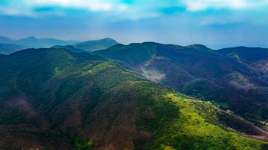秋日秘境—駐馬店紅石崖竟藏著一道飛瀑流泉的仙境！