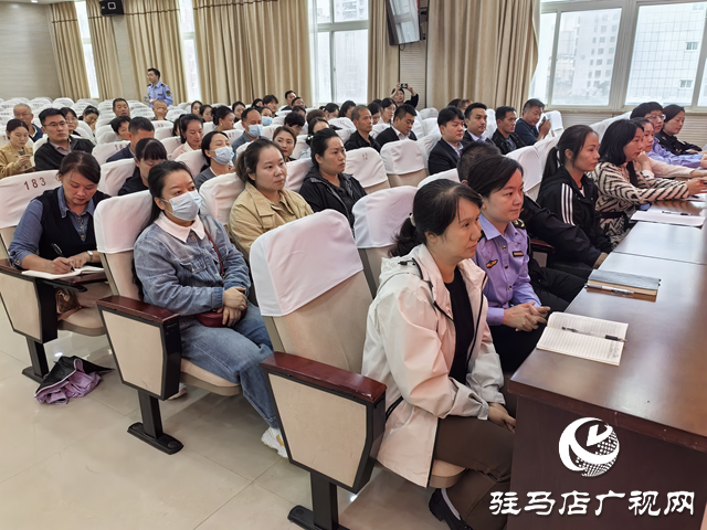 駐馬店市經(jīng)濟(jì)開(kāi)發(fā)區(qū)舉辦學(xué)校食堂負(fù)責(zé)人集體約談暨食品安全培訓(xùn)會(huì)