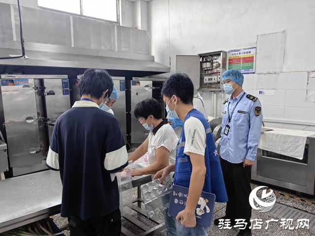 駐馬店市城鄉(xiāng)一體化示范區(qū)市場(chǎng)監(jiān)管分局開(kāi)展校園及周邊食品安全專(zhuān)項(xiàng)抽檢