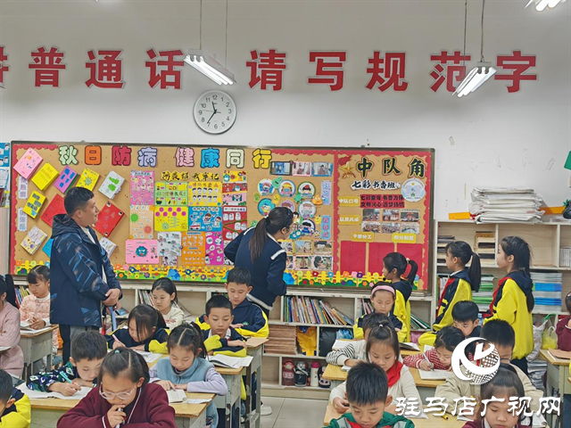  方寸之間展風(fēng)采，文化育人潤童心——駐馬店市第三十三小學(xué)開展班級文化建設(shè)評比活動