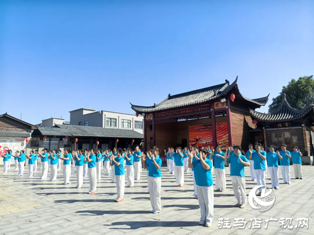  2025年全國(guó)老年人健身廣場(chǎng)舞大聯(lián)動(dòng)（泌陽(yáng)分會(huì)場(chǎng)）啟動(dòng)儀式暨展演活動(dòng)”舉行 