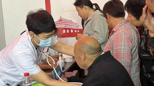  駐馬店市第一人民醫(yī)院醫(yī)療志愿服務隊走進石寨鋪村