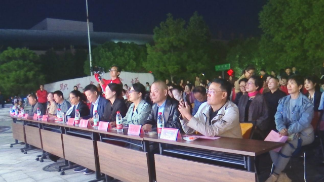 “中國夢(mèng) 勞動(dòng)美 工會(huì)情” 2025 年駐馬店工會(huì)職工文化廣場慶祝中國人民抗日戰(zhàn)爭勝利 80 周年暨閉幕演出圓滿舉行