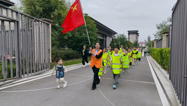 驛城區(qū)“青春躍動(dòng)”夜跑團(tuán)：夜色中的風(fēng)景線 點(diǎn)亮活力健康生活