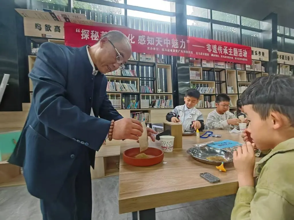 探秘非遺蓍草 傳承天中文脈 | 駐馬店市圖書館舉辦非遺蓍草手工制作活動(dòng)