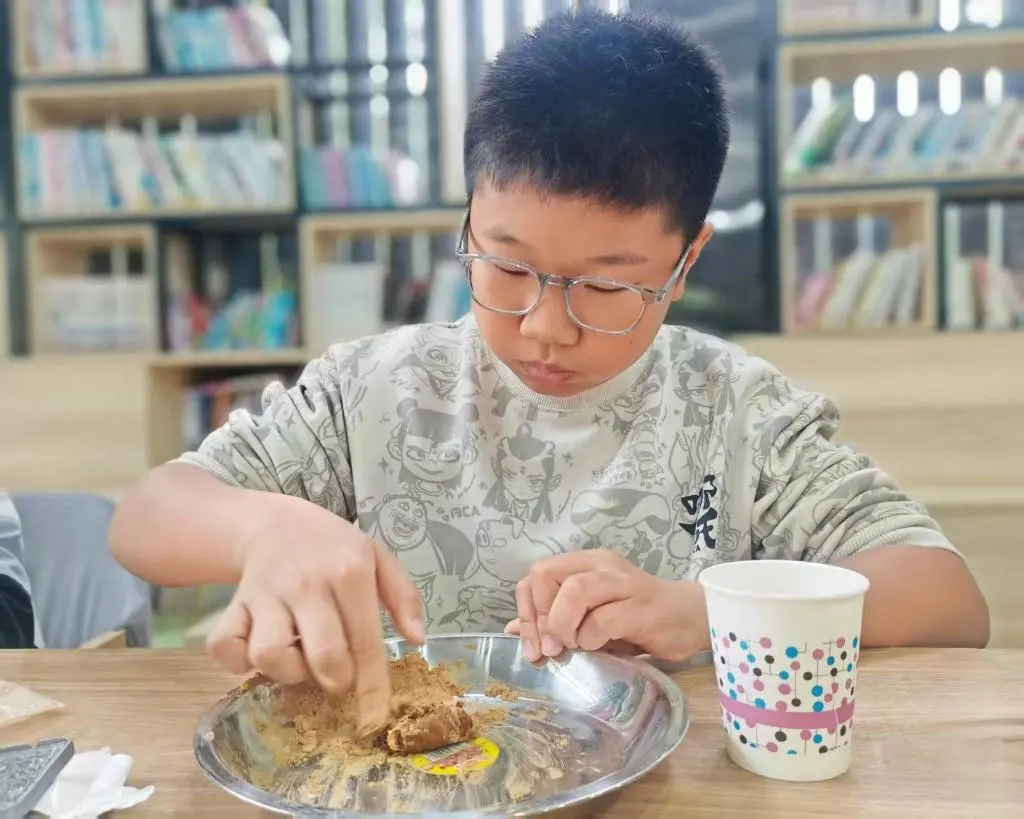 探秘非遺蓍草 傳承天中文脈 | 駐馬店市圖書館舉辦非遺蓍草手工制作活動(dòng)