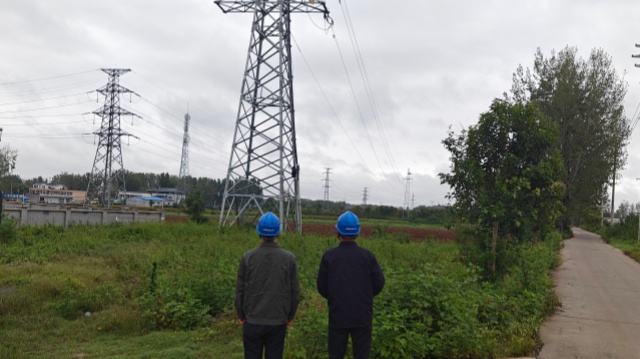 國網(wǎng)泌陽縣供電公司：雨后特巡輸電線路 護(hù)航電網(wǎng)穩(wěn)定運(yùn)行