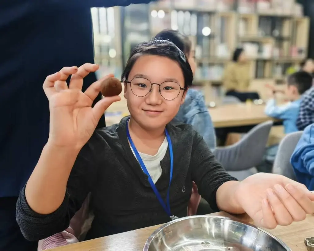 探秘非遺蓍草 傳承天中文脈 | 駐馬店市圖書館舉辦非遺蓍草手工制作活動(dòng)