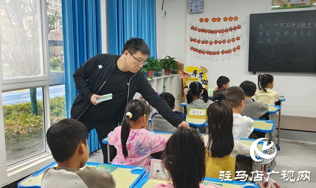 西平柏城司法所進(jìn)實(shí)驗(yàn)小學(xué)開(kāi)展普法教育