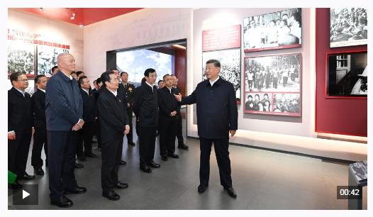習近平參觀新疆維吾爾自治區(qū)成立70周年主題成就展