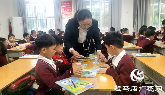 育見(jiàn)新力量｜王明珠：以愛(ài)為帆引數(shù)海 用心為犁耕教壇