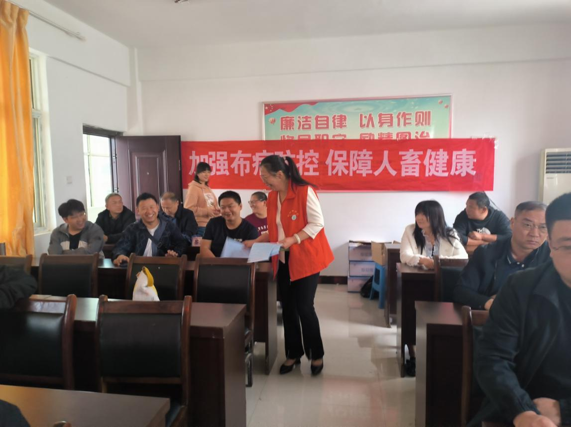 駐馬店市首席科普專家朱鳳霞、陶順啟授課 為布病等人畜共患病防控“強技賦能”