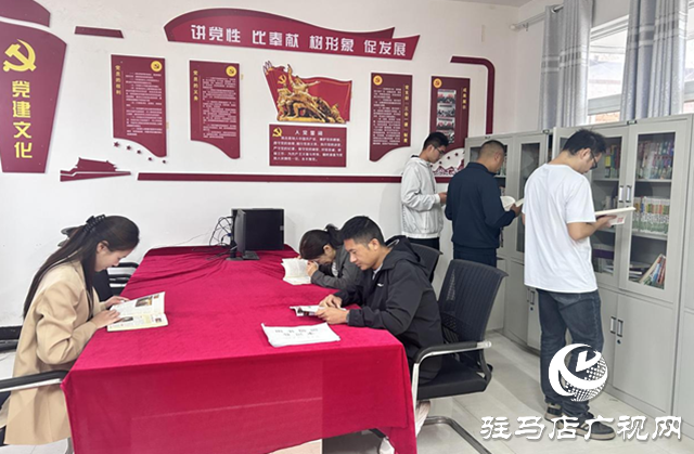 驛城區(qū)諸市鎮(zhèn)：干部職工走進(jìn)書屋 全民閱讀共成長(zhǎng)