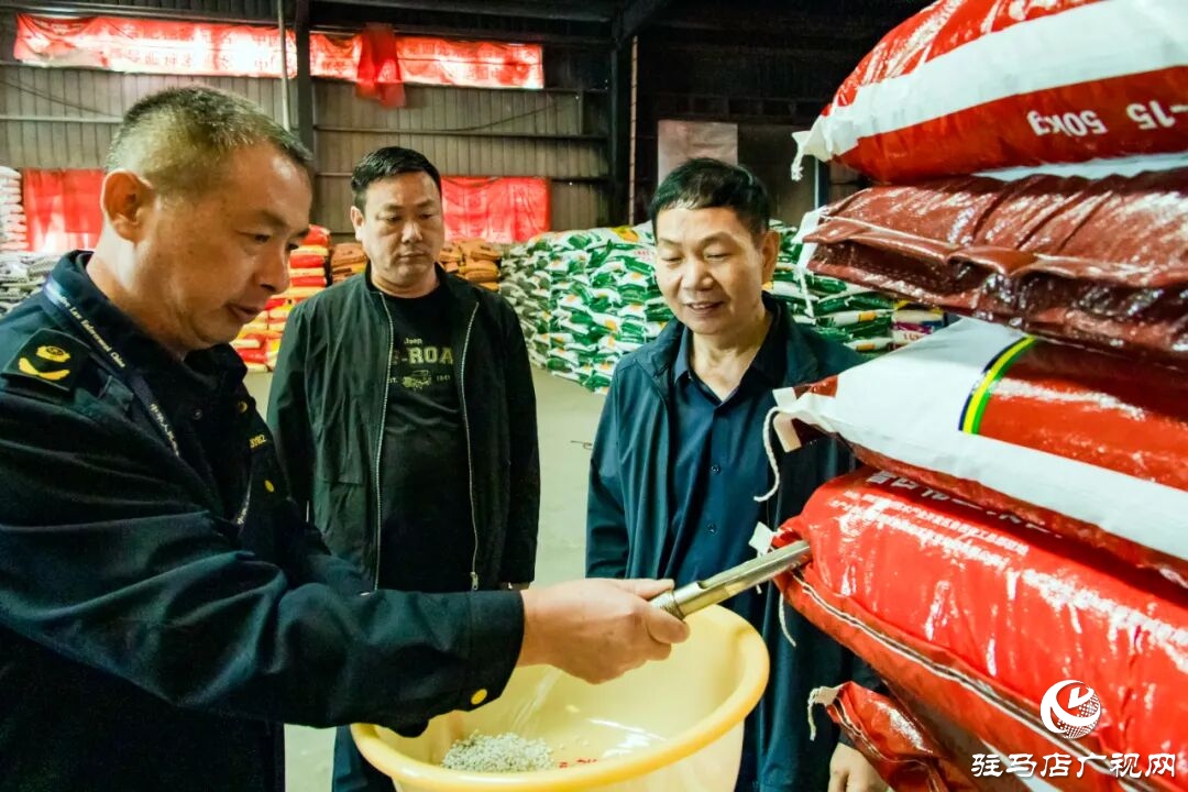 正陽縣清源街道：嚴(yán)把農(nóng)資質(zhì)量關(guān) 護航秋播生產(chǎn)