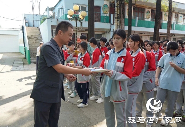  西平縣人民法院送法進(jìn)校園 
