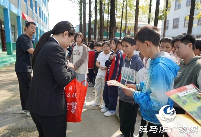  西平縣人民法院送法進(jìn)校園 