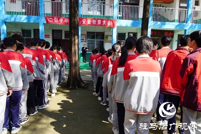  西平縣人民法院送法進(jìn)校園 