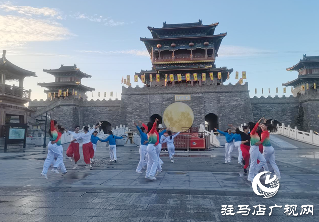 “中原舞翩躚”廣場(chǎng)舞成果展綻放駐馬店 點(diǎn)燃群眾文化熱情
