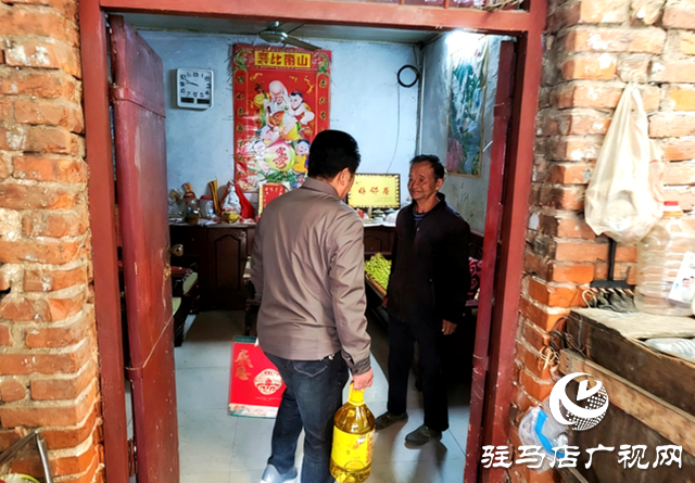 愛(ài)心人士慷慨解囊 社區(qū)中秋慰問(wèn)筑起“溫暖防線”?
