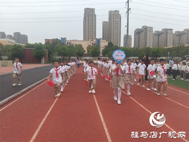  經(jīng)濟(jì)開(kāi)發(fā)區(qū)金雀路小學(xué)舉行“揚(yáng)少年風(fēng)貌 展隊(duì)列英姿”隊(duì)列隊(duì)形展示活動(dòng)