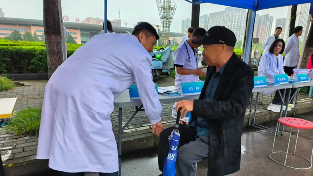 健康送身邊，義診暖人心——駐馬店市第一人民醫(yī)院開展“服務百姓健康行動”義診活動