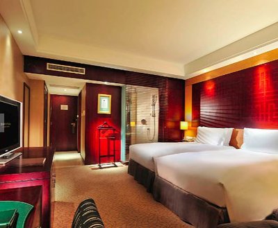 國慶160元訂的酒店，被強(qiáng)制取消后漲到600多元……