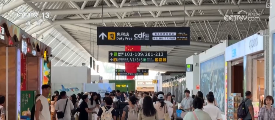 雙節(jié)同慶！中外旅客跨境游走旺 全國(guó)口岸迎出入境高峰