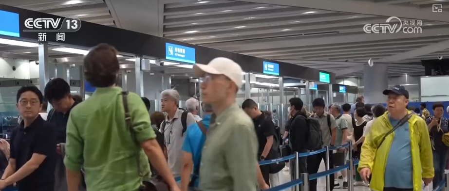 雙節(jié)同慶！中外旅客跨境游走旺 全國(guó)口岸迎出入境高峰