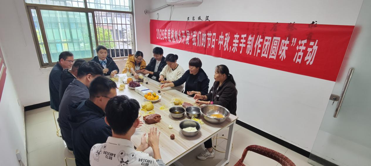 槐樹(shù)鄉(xiāng)開(kāi)展2025年度“我們的節(jié)日·中秋親手制作團(tuán)圓味”主題活動(dòng)
