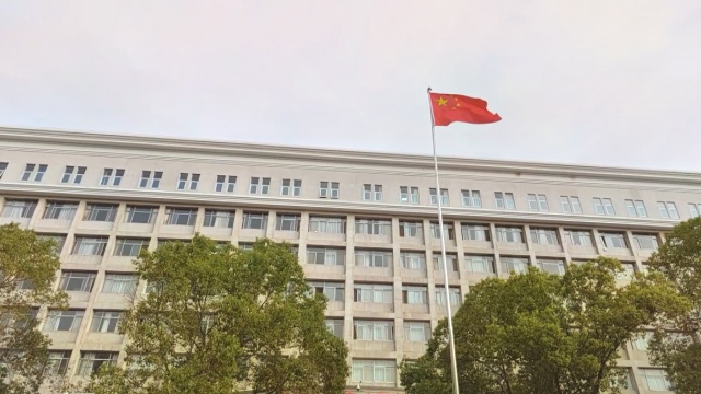 駐馬店市財(cái)政局舉行升國(guó)旗儀式 禮贊新中國(guó)76周年華誕
