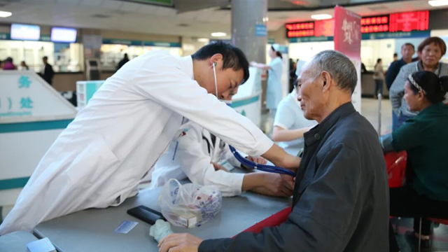 守護(hù)心臟的律動不息——駐馬店市第一人民醫(yī)院開展主題義診宣教活動