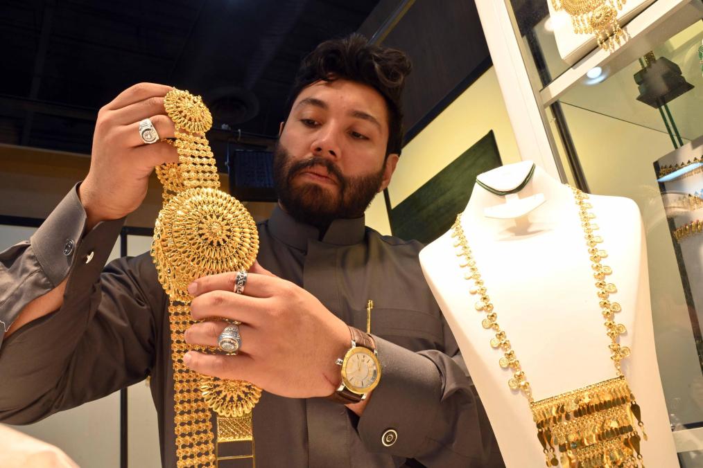 國際現(xiàn)貨黃金價格漲破每盎司3800美元