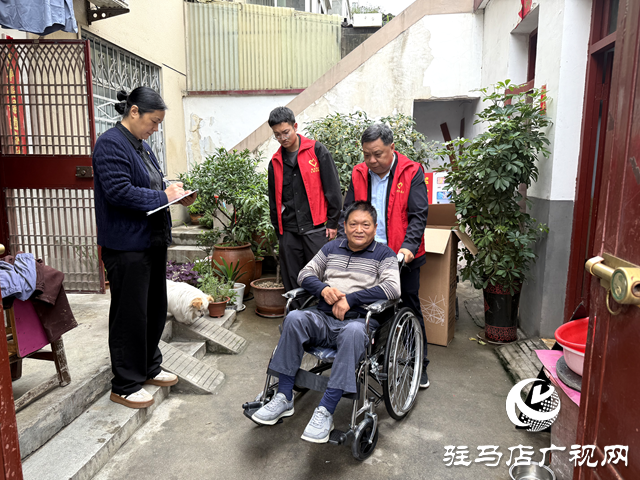 確山縣盤龍街道生產(chǎn)街社區(qū)：輪椅撐起出行路 社區(qū)關(guān)愛潤殘心