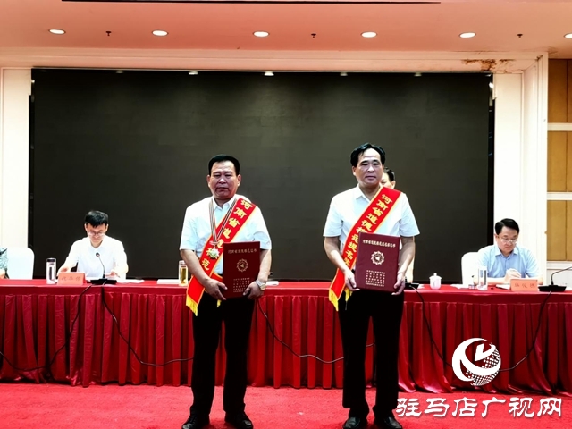李全嶺：以誠(chéng)信和仁愛(ài)做企業(yè)“脊梁”