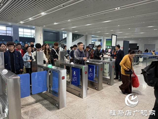 駐馬店車務(wù)段多措并舉迎戰(zhàn)第二波客流高峰