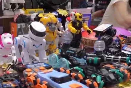 深港“雙向奔赴”持續(xù)升溫 科技類商品成假期消費(fèi)“潮品”