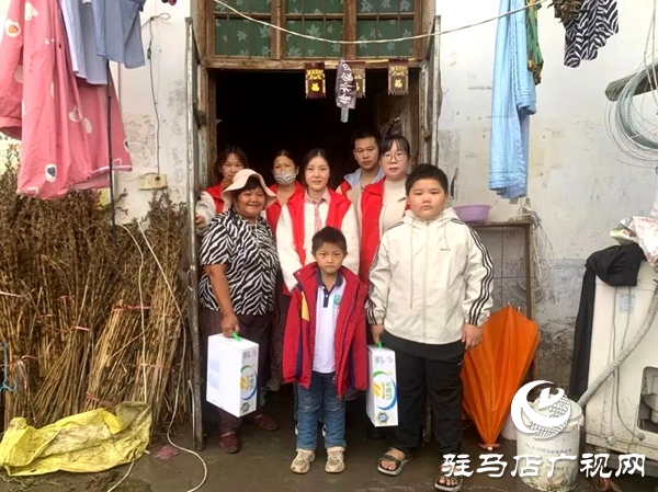 雙節(jié)同慶暖童心｜共青團平輿縣委開展關(guān)愛留守兒童走訪慰問活動